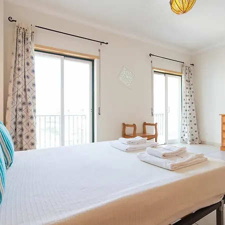 Apartment Feels Like Spacious Flat *