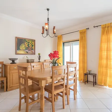 Apartment Feels Like Spacious Flat *