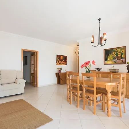 Apartment Feels Like Spacious Flat